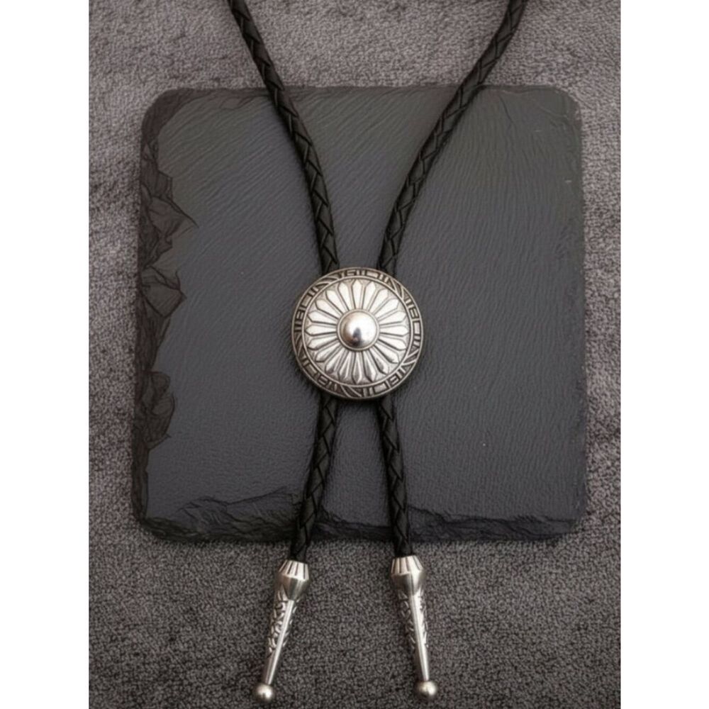 Sunflower Spirit Western Bolo Tie – Vintage Texas Cowboy Statement Accessory